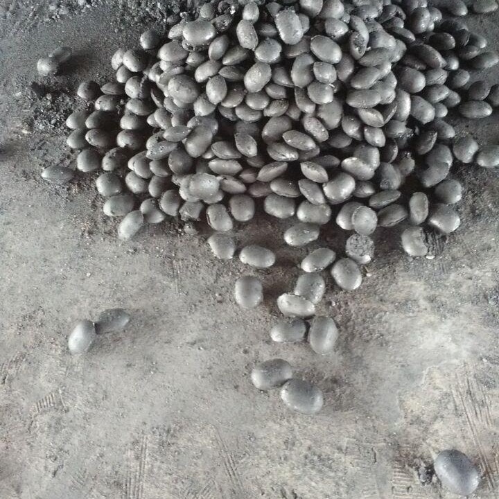 铬矿粉球团粘合剂产的球团不用烧结，干燥后可直接用作炉料进行冶炼